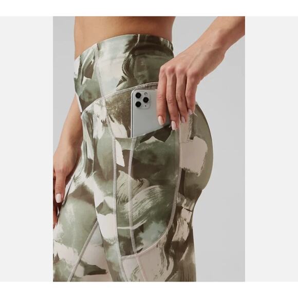 Athleta Ultimate Stash II Capri-Painted Energy Olive Camo Medium - Picture 3 of 7